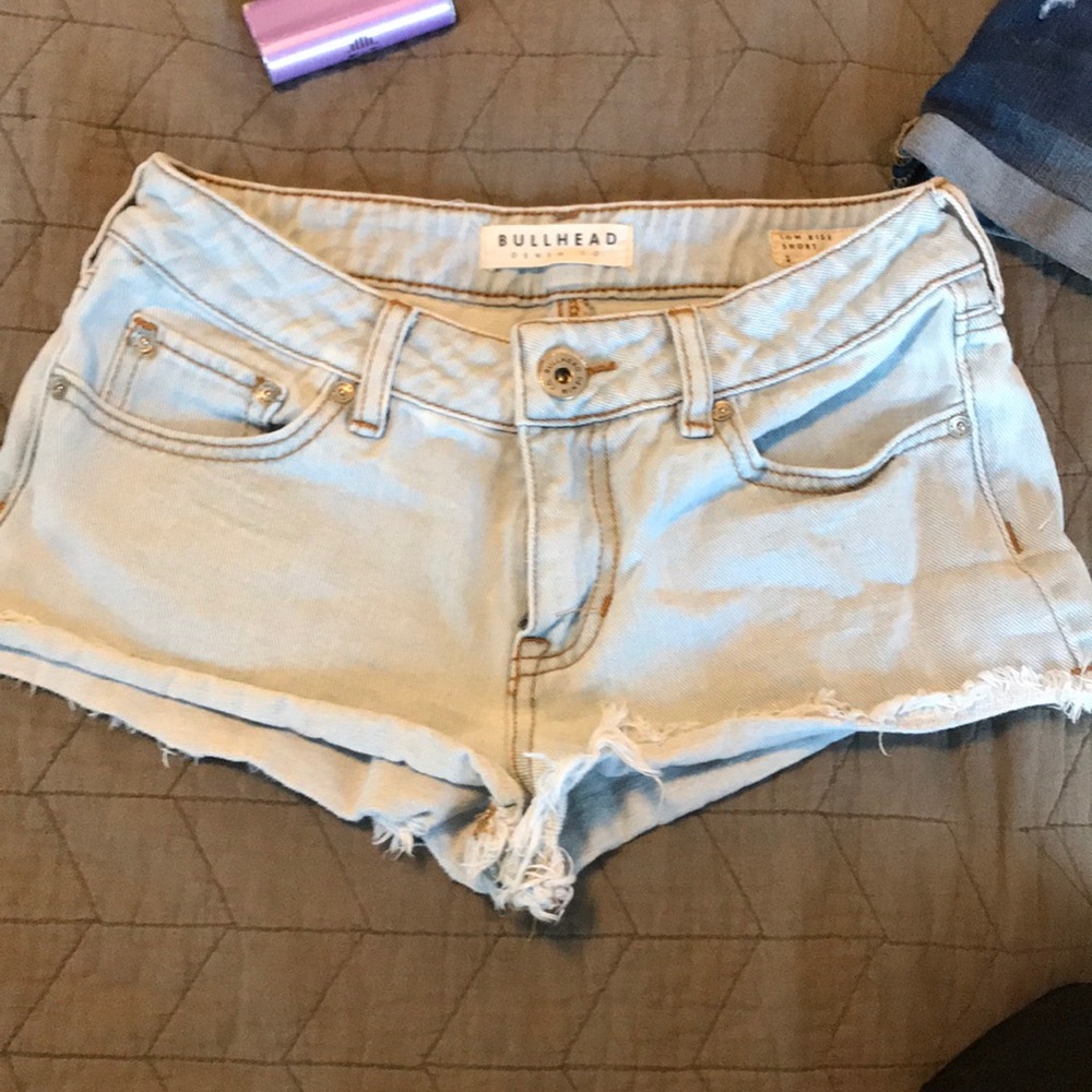Light denim low rise bullhead shorts size 3